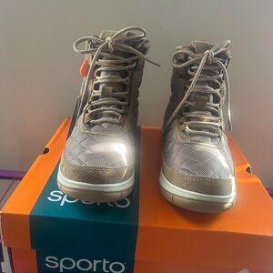 Tan Sporto ladies size 9 quilted duck winter boots